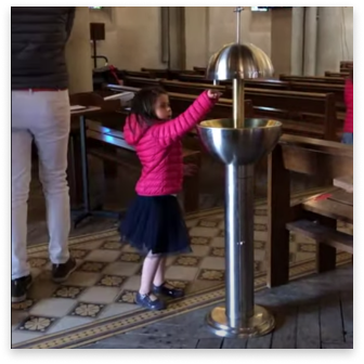 bénitier dans une église